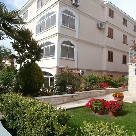 Miki Appartement *